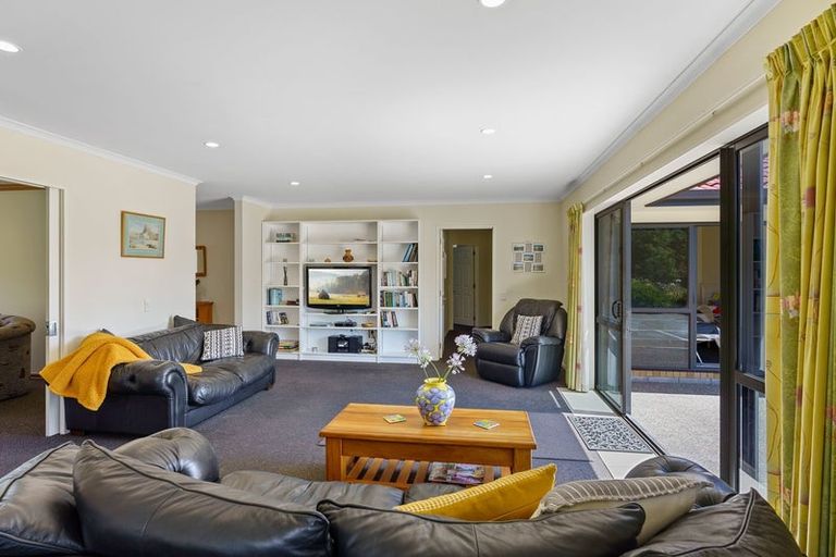 Photo of property in 47 Rutherford Drive, Waikanae Beach, Waikanae, 5036