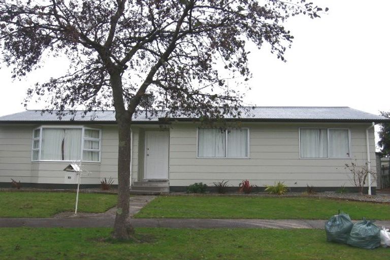 Photo of property in 32 Cumberland Place, Kelvin Grove, Palmerston North, 4414