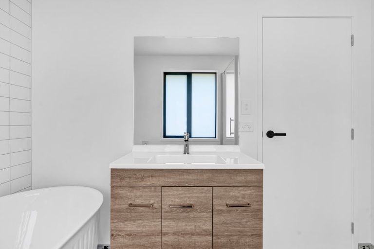 Photo of property in 21c Portland Drive, Mangorei, New Plymouth, 4312