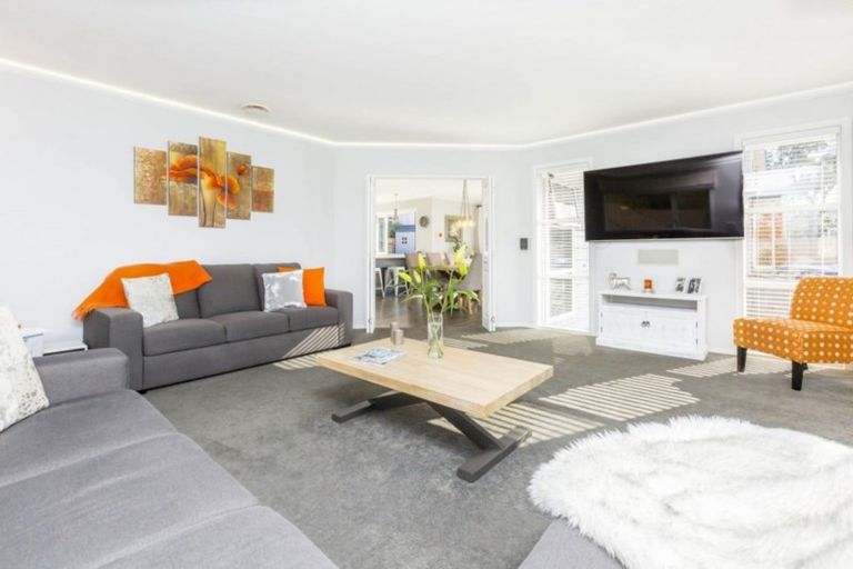 Photo of property in 32 King Charles Drive, Kingsley Heights, Upper Hutt, 5018