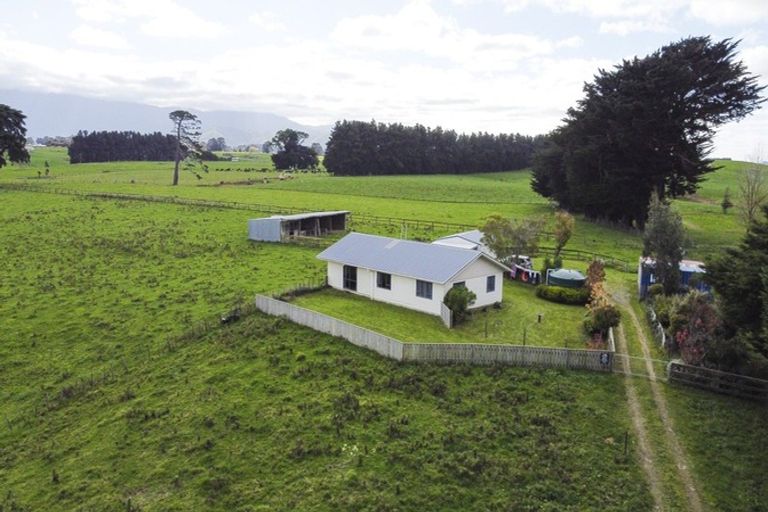 Photo of property in 268 Smith Road, Dannevirke, 4978