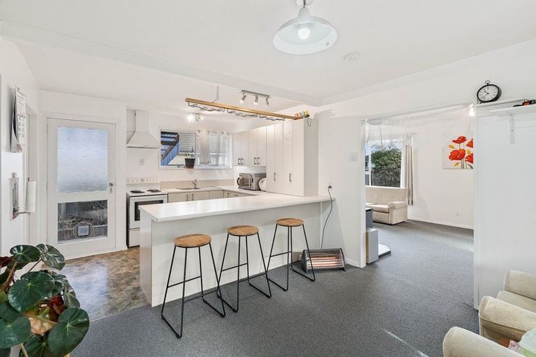 Photo of property in 5 Mckellar Place, Hornby, Christchurch, 8042