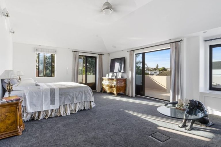 Photo of property in 1/60 Milford Road, Milford, Auckland, 0620