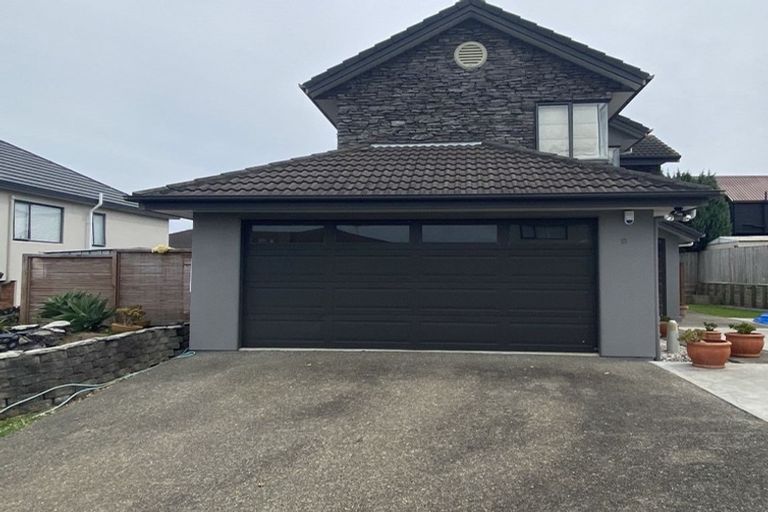 Photo of property in 15 Andover Way, Goodwood Heights, Auckland, 2105