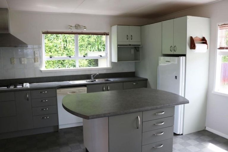 Photo of property in 29 Magnolia Grove, Maungaraki, Lower Hutt, 5010