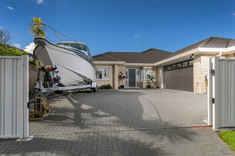 Photo of property in 27 Summerland Drive, Henderson, Auckland, 0612