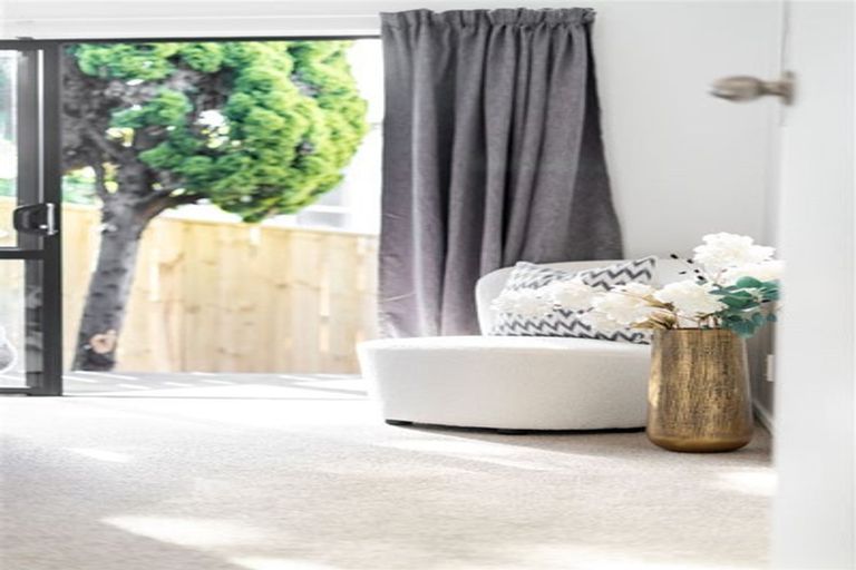 Photo of property in 1/44 Becroft Drive, Forrest Hill, Auckland, 0620