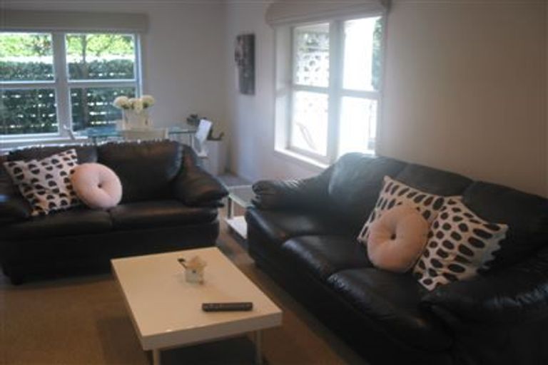 Photo of property in 1/14 Frieston Road, Milford, Auckland, 0620