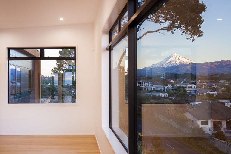 Photo of property in 41 Veale Road, Frankleigh Park, New Plymouth, 4371