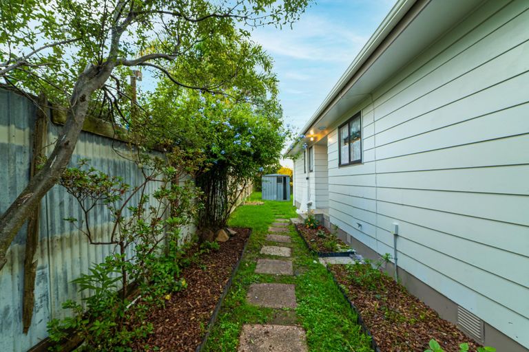 Photo of property in 2/12 Palmers Road, Clendon Park, Auckland, 2103