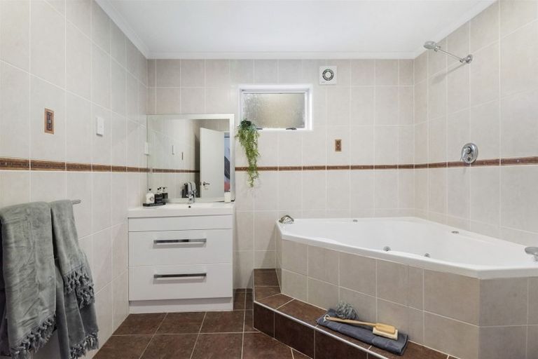 Photo of property in 941 East Coast Road, Torbay, Auckland, 0630