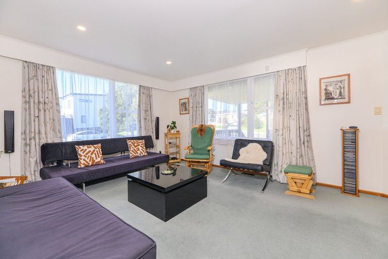 Photo of property in 18 Lavelle Road, Henderson, Auckland, 0612