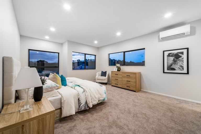 Photo of property in 4 Franheim Crescent, Orewa, 0931