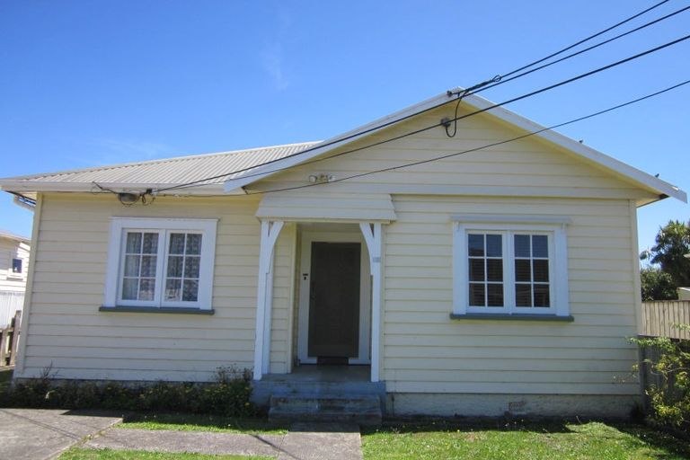 Photo of property in 35 Awamutu Grove, Waiwhetu, Lower Hutt, 5010