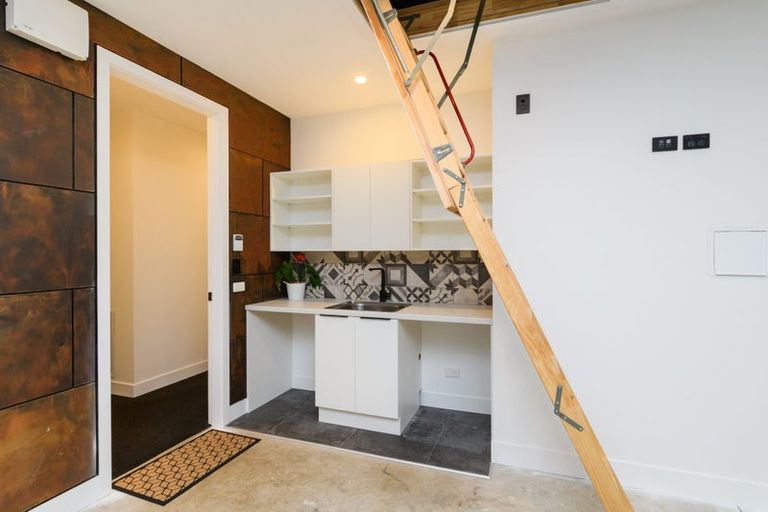 Photo of property in 2 Waimarama Court, Roslyn, Palmerston North, 4414