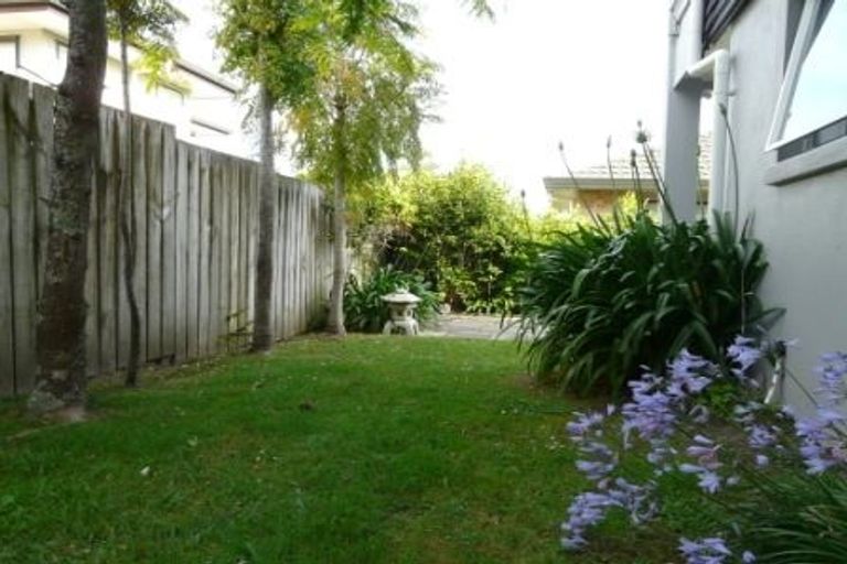 Photo of property in 2/23 Toroa Street, Torbay, Auckland, 0630