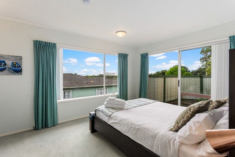 Photo of property in 23 Roberts Road, Matakatia, Whangaparaoa, 0930