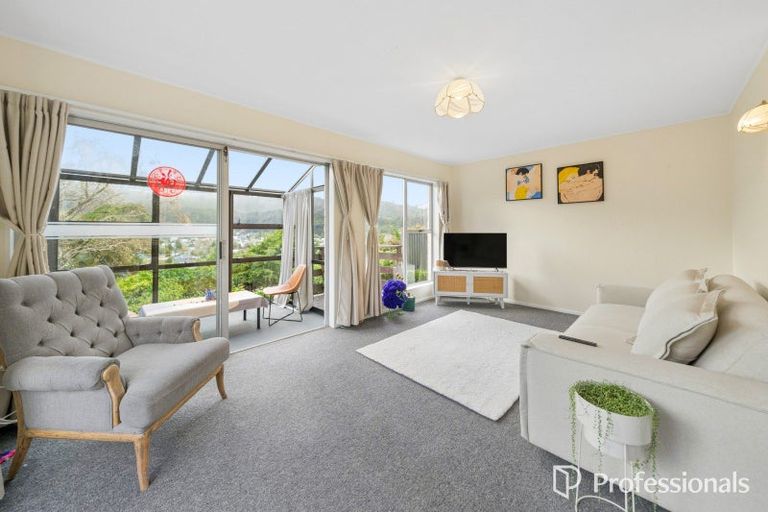 Photo of property in 7a Lincoln Grove, Wainuiomata, Lower Hutt, 5014