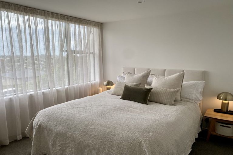 Photo of property in 6/15 Chivalry Road, Glenfield, Auckland, 0629