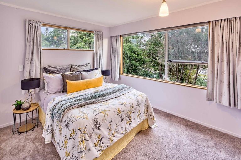 Photo of property in 35 Eruini Street, Waikanae Beach, Waikanae, 5036