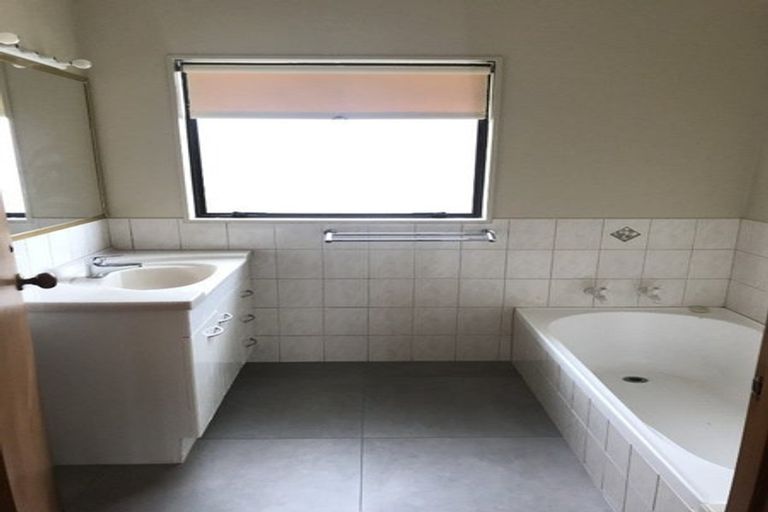 Photo of property in 1/1 Bass Street, West Harbour, Auckland, 0618