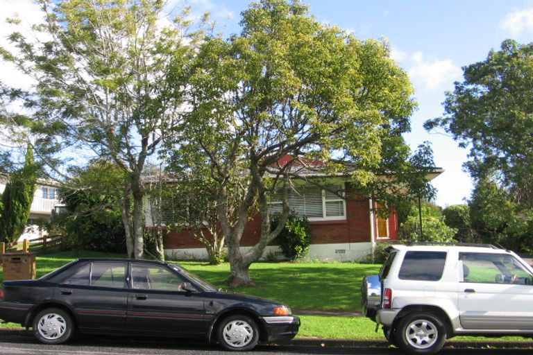 Photo of property in 2/18 Belmere Rise, Farm Cove, Auckland, 2012