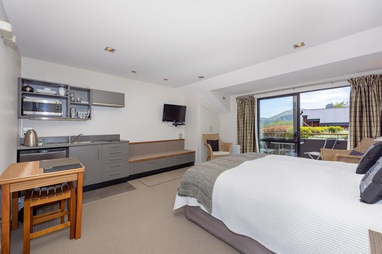 Photo of property in 42 Manuka Crescent, Wanaka, 9305