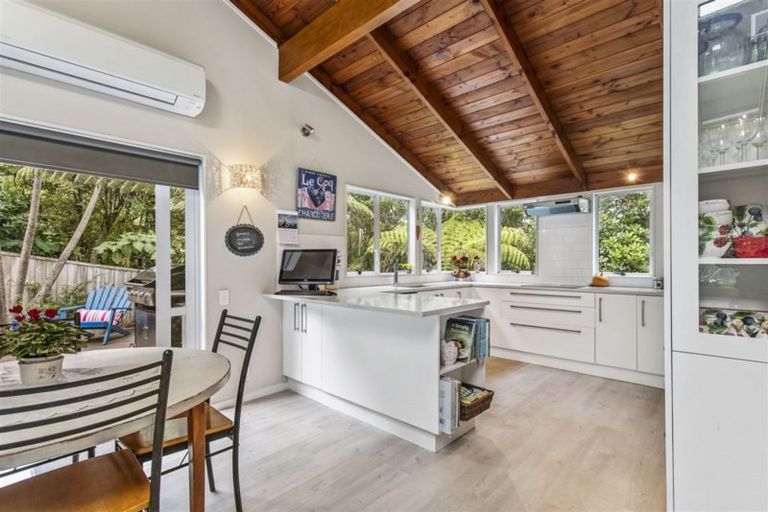 Photo of property in 2/52 Fowler Street, Northcote, Auckland, 0627