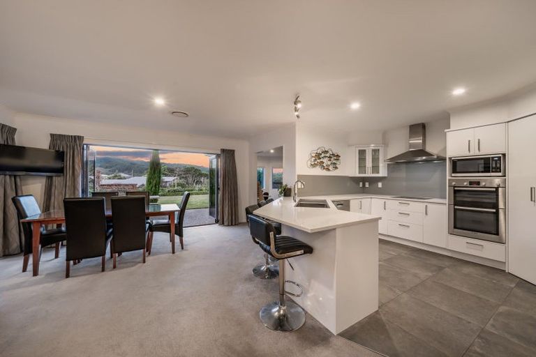 Photo of property in 76 Kirton Drive, Riverstone Terraces, Upper Hutt, 5018