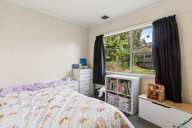 Photo of property in 2 Konini Road, Titirangi, Auckland, 0604