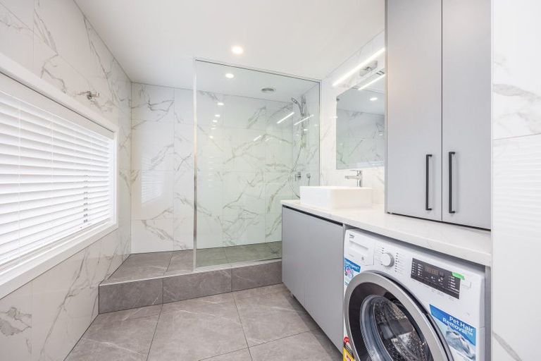 Photo of property in 939a East Coast Road, Torbay, Auckland, 0630