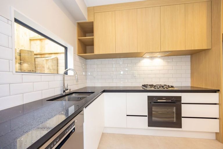 Photo of property in 34 Hellyers Street, Birkdale, Auckland, 0626