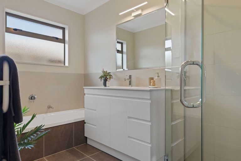 Photo of property in 17 Coles Cove, Papamoa Beach, Papamoa, 3118