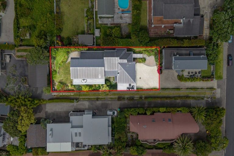Photo of property in 35 Rothesay Bay Road, Rothesay Bay, Auckland, 0630