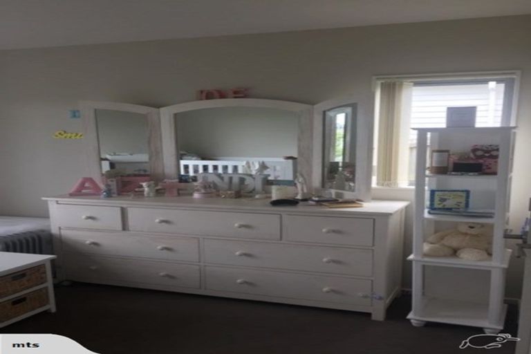 Photo of property in 20 Harrowglen Drive, Northcross, Auckland, 0632