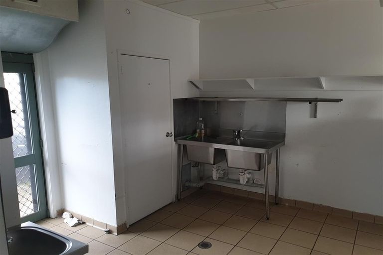 Photo of property in 4/80 Gunner Drive, Te Atatu Peninsula, Auckland, 0610