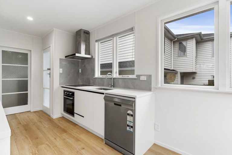 Photo of property in 19 Minaret Drive, Bucklands Beach, Auckland, 2014