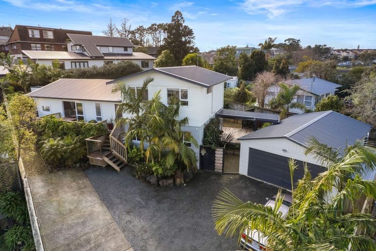 Photo of property in 23 Helleur Road, Massey, Auckland, 0614