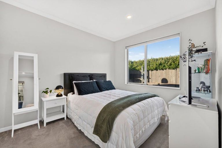 Photo of property in 7 Walter Ruddock Avenue, Kumeu, 0810