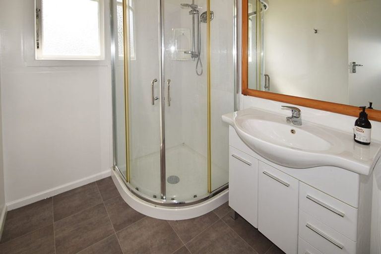 Photo of property in 4 Woodford Avenue, Henderson, Auckland, 0610