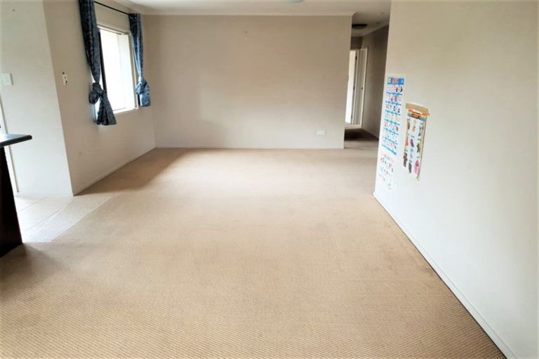 Photo of property in 28 Tussock Avenue, Mangere, Auckland, 2022