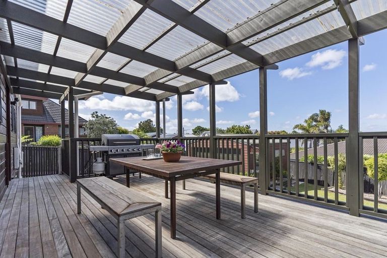 Photo of property in 6 Channing Crescent, Botany Downs, Auckland, 2010