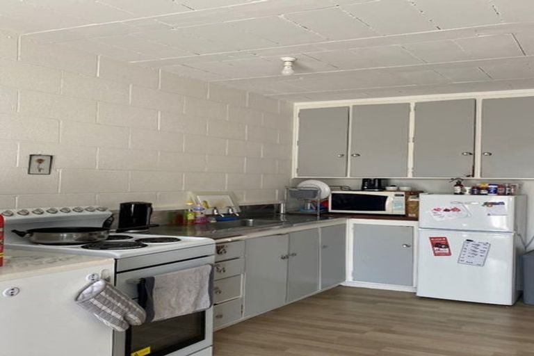 Photo of property in 40 West Coast Road, Glen Eden, Auckland, 0602