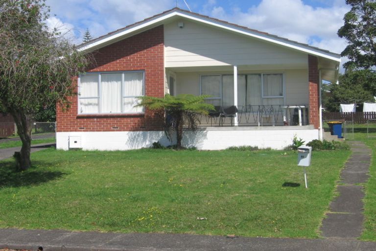 Photo of property in 86 Greenslade Crescent, Northcote, Auckland, 0627
