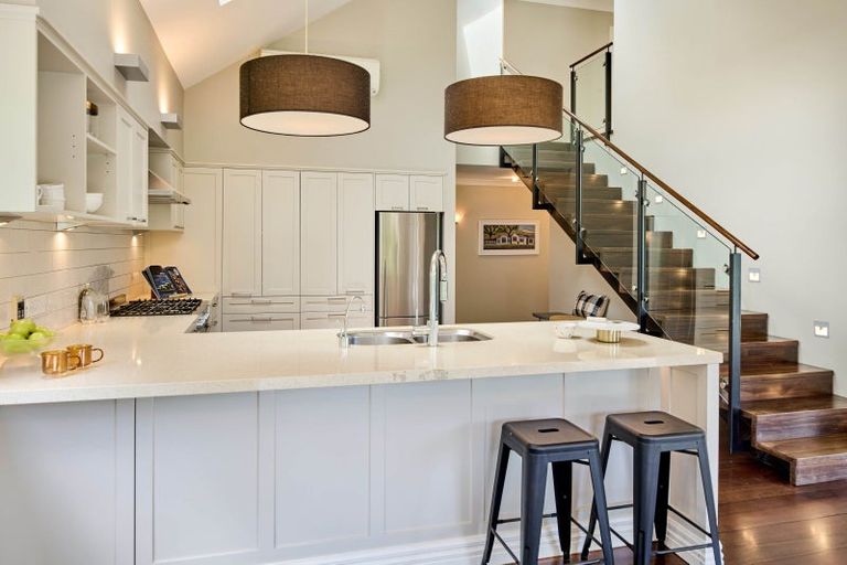 Photo of property in 5 Cheviot Road, Lowry Bay, Lower Hutt, 5013