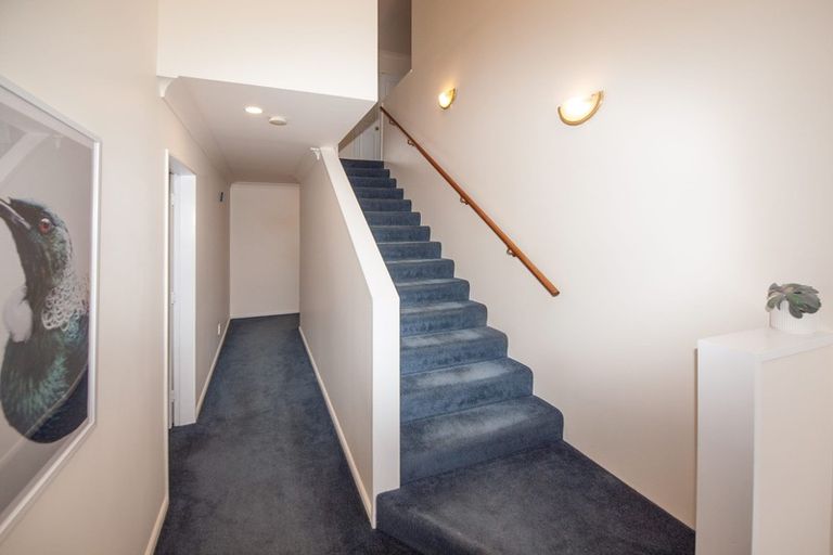 Photo of property in 28 Amesbury Drive, Churton Park, Wellington, 6037