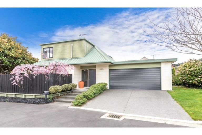 Photo of property in 2/8 Herbs Place, Cashmere, Christchurch, 8022