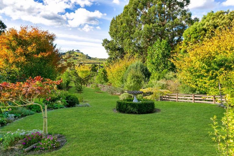 Photo of property in 13 Highland Drive, Acacia Bay, Taupo, 3385