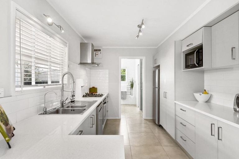 Photo of property in 2/4 Coronation Street, Belmont, Auckland, 0622