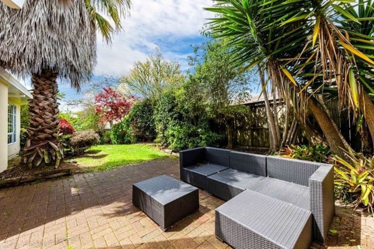 Photo of property in 28 Westminster Gardens, Unsworth Heights, Auckland, 0632